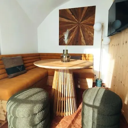 Celerina Retreat - Year Round Adventure Hub Apartment